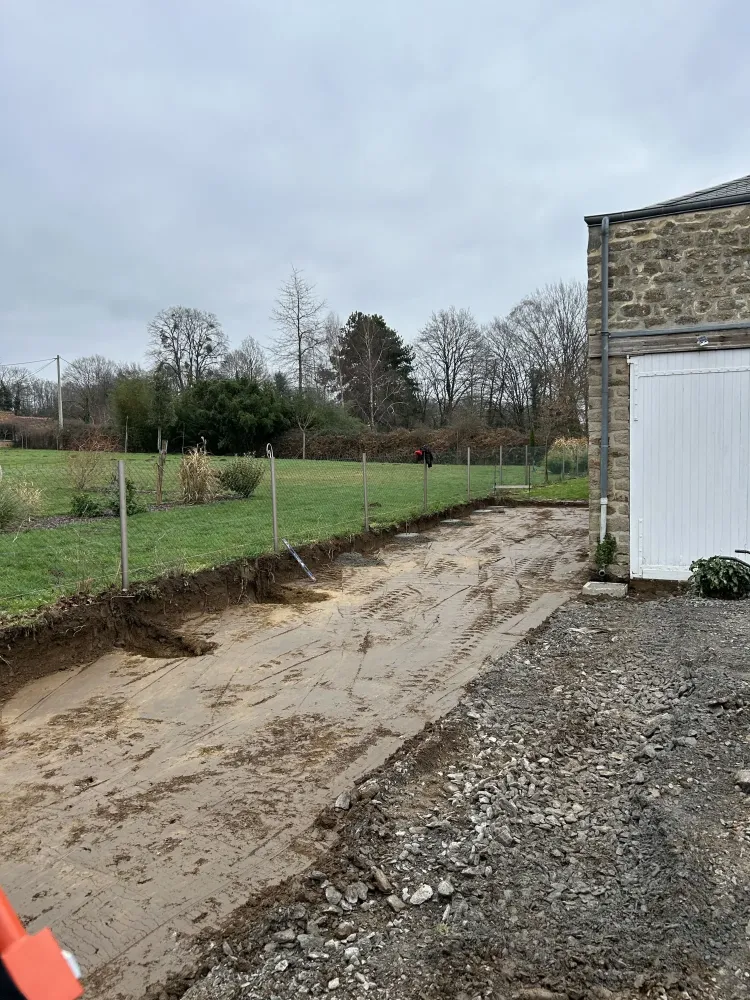 preparation-fond-forme-terrassement-exterieur-girard-btp.jpg
