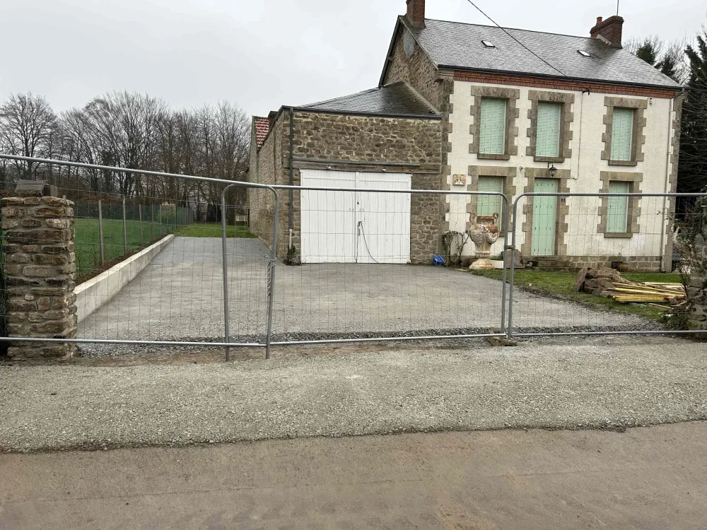 creation-acces-propriete-gravillonne-amenagement-exterieur-girard-btp.jpg